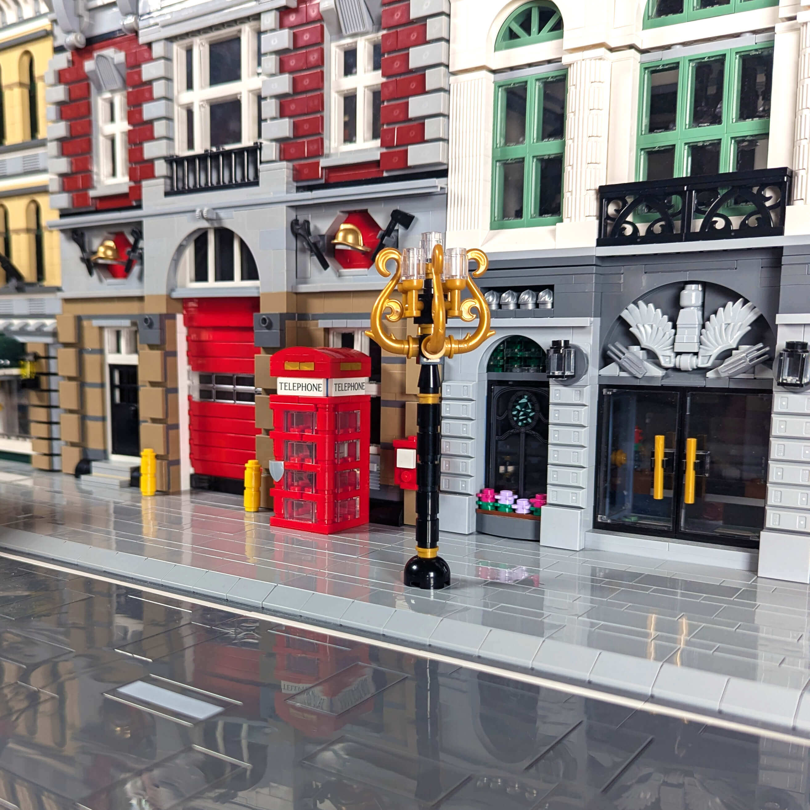 Black & Gold Spiral Lamppost - Building Set - Made Using LEGO® Parts